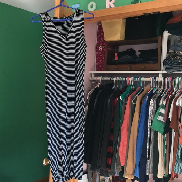 V Neck Midi Striped Dress - Picture 2 of 4